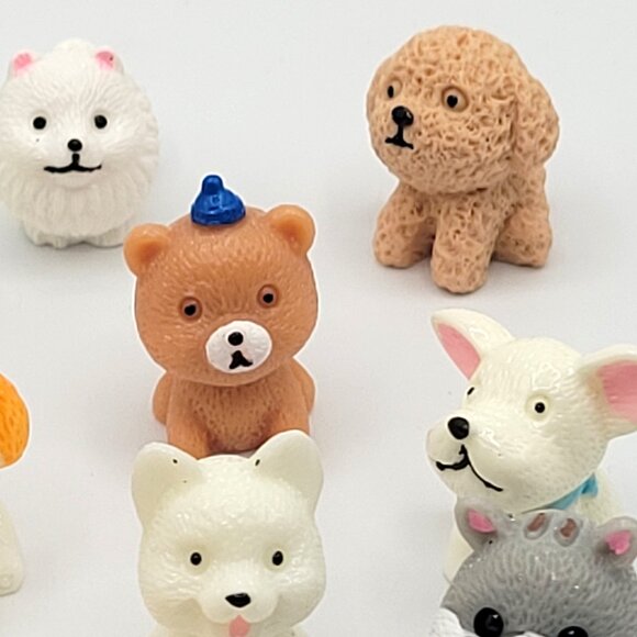 12 Assorted Breeds of Puppy Dogs Sitting  Miniatures Resin 1" Figurines - Picture 4 of 8